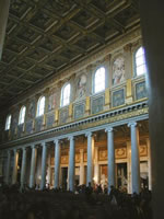 Una navata interna della Basilica di Santa Maria Maggiore in Roma