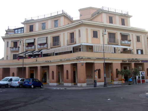 Edificio in Piazzale dei Ravennati ad Ostia